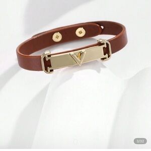 Elegant Brown Leather Bracelet with Gold Detail